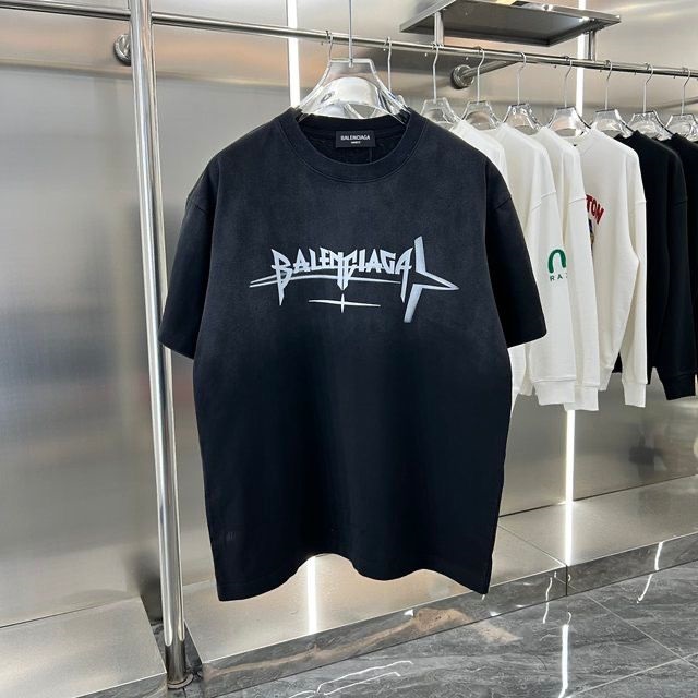 The History of Fashion: From Ancient Drapes to Men’s Luxury&nbsp;T-Shirts